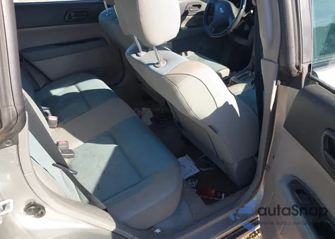 2005 Subaru Forester 2.5X z USA, uszkodzony, nr VIN JF1SG63655H745932